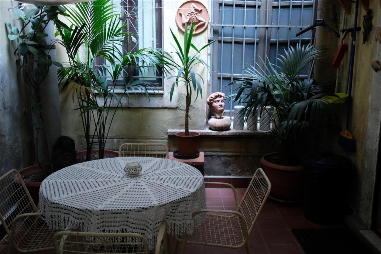 Palazzo La Via Apartment Catania Bagian luar foto